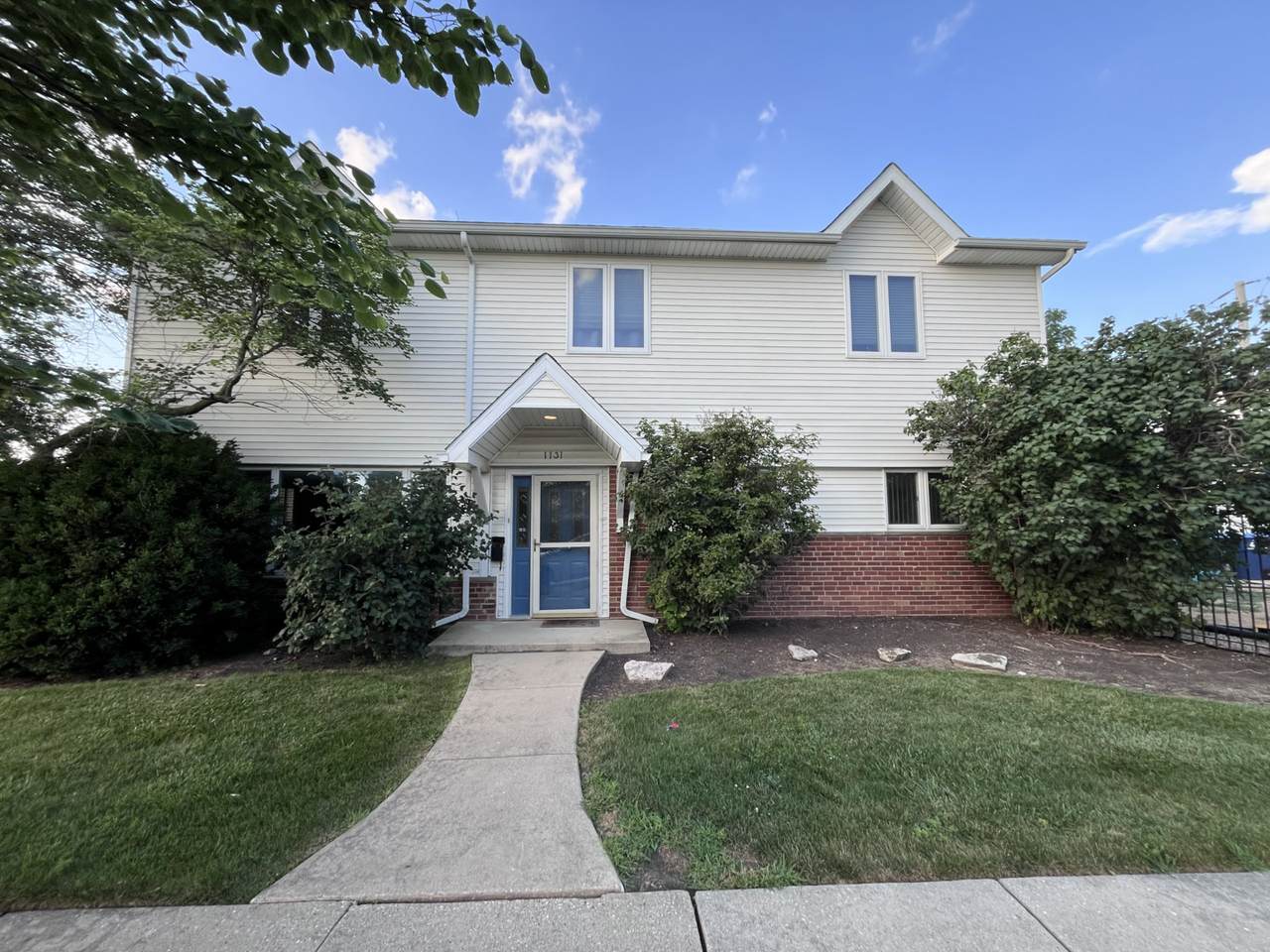1131 Grant Drive - Photo 1