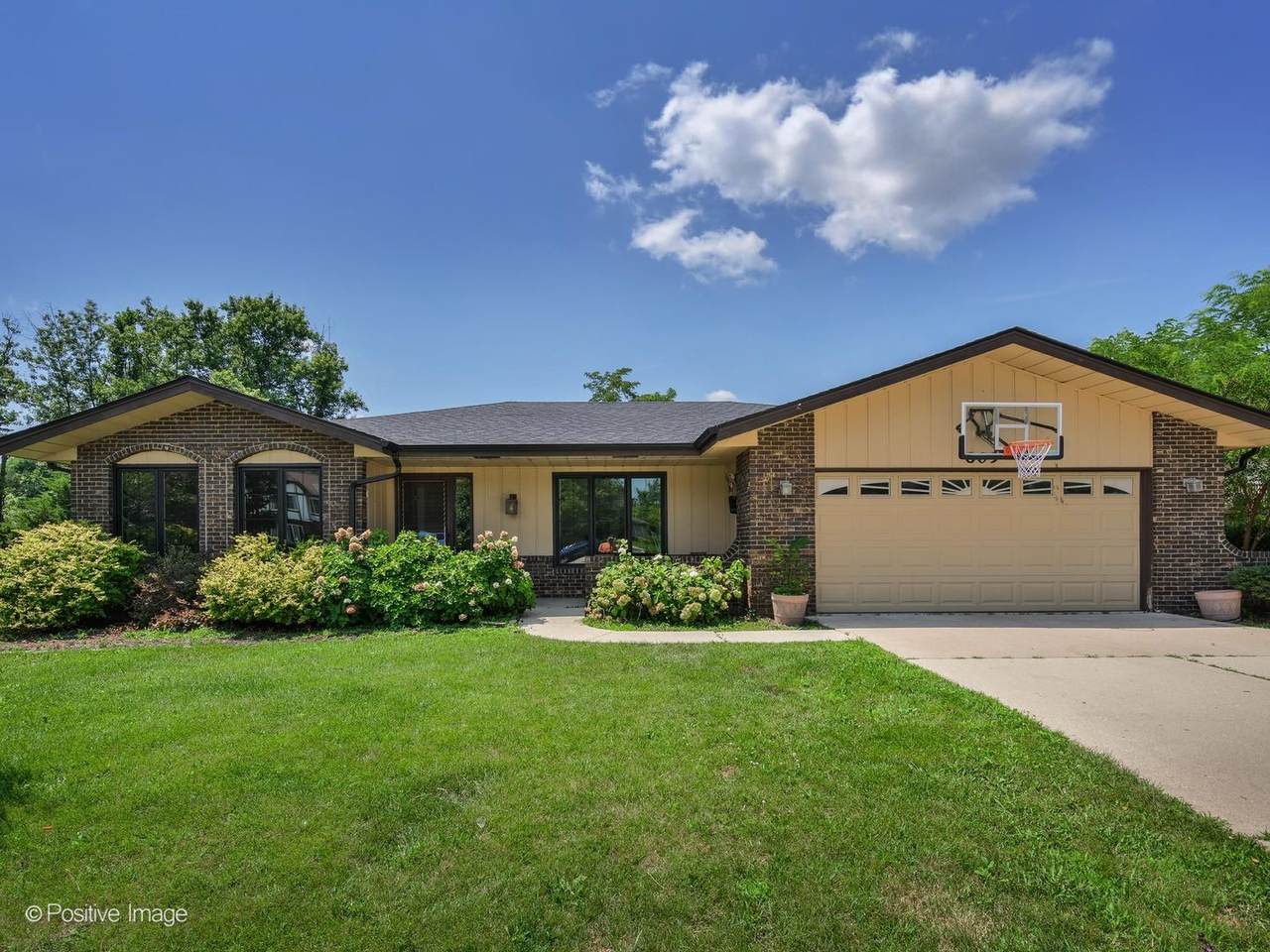 809 Brook Court - Photo 1