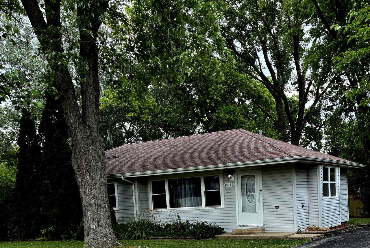 18733 Crawford Avenue - Photo 1
