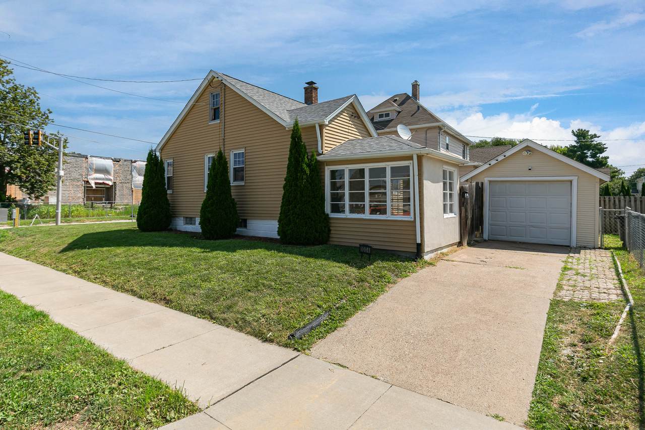 1004 16TH Avenue - Photo 1