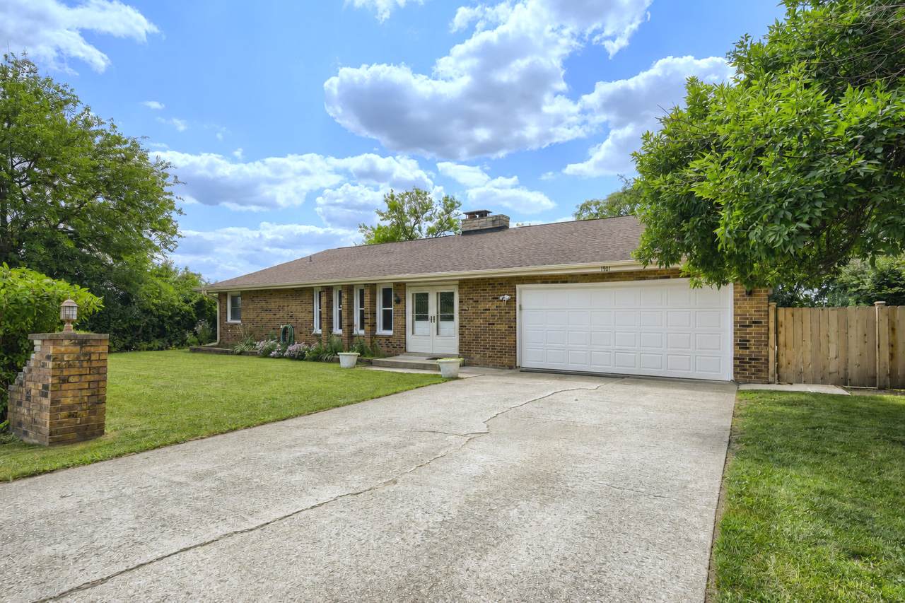 1701 Lynwood Lane - Photo 1