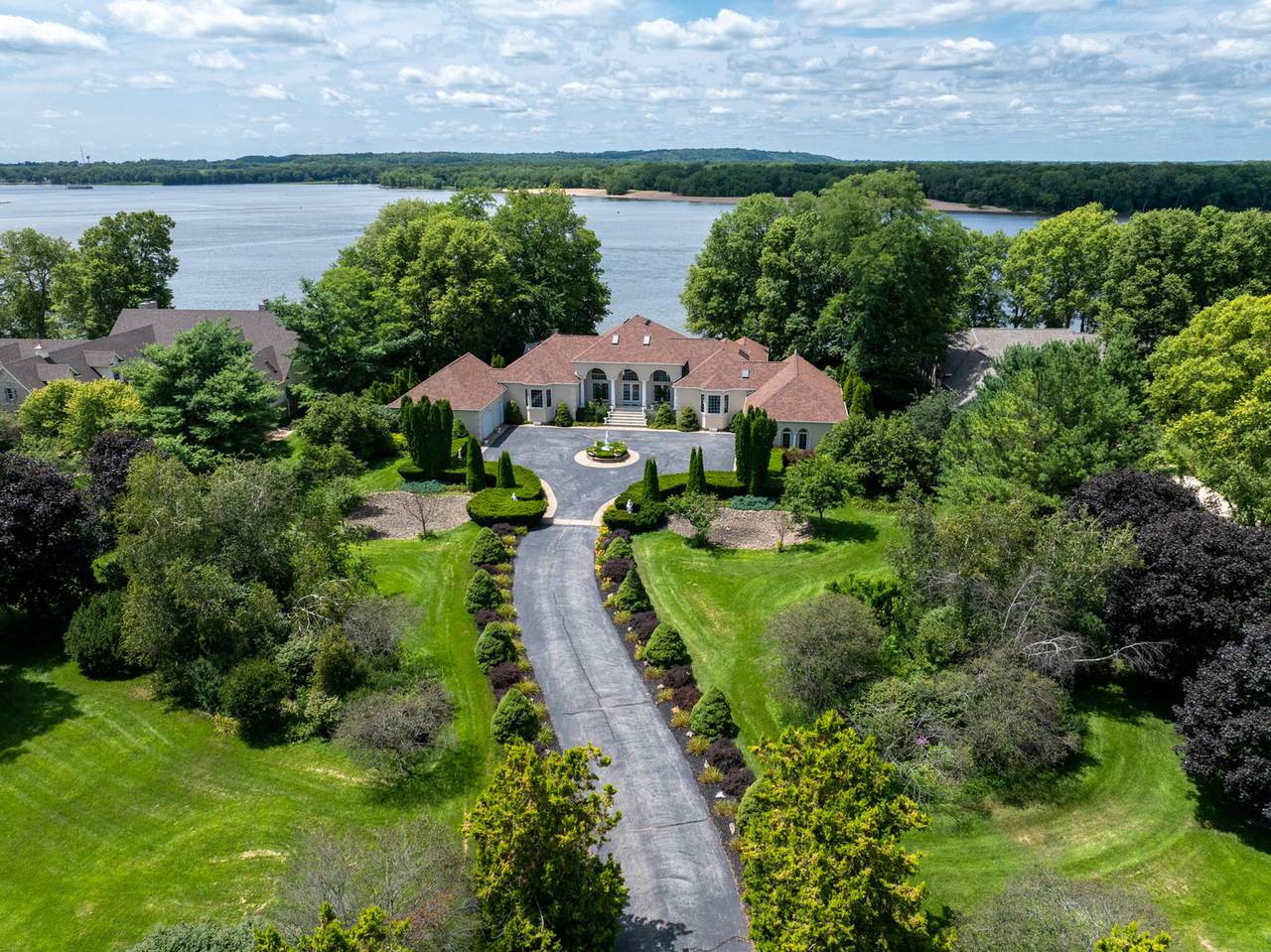16908 River Road - Photo 1