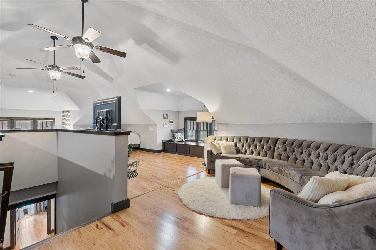 302 9TH Street - Photo 1