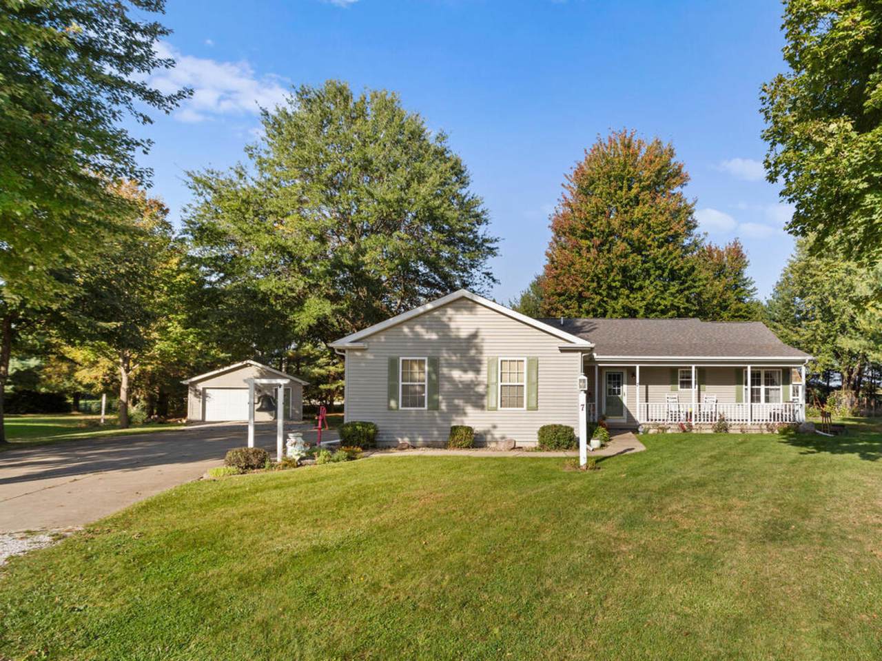 7 Sand Lake Court - Photo 1