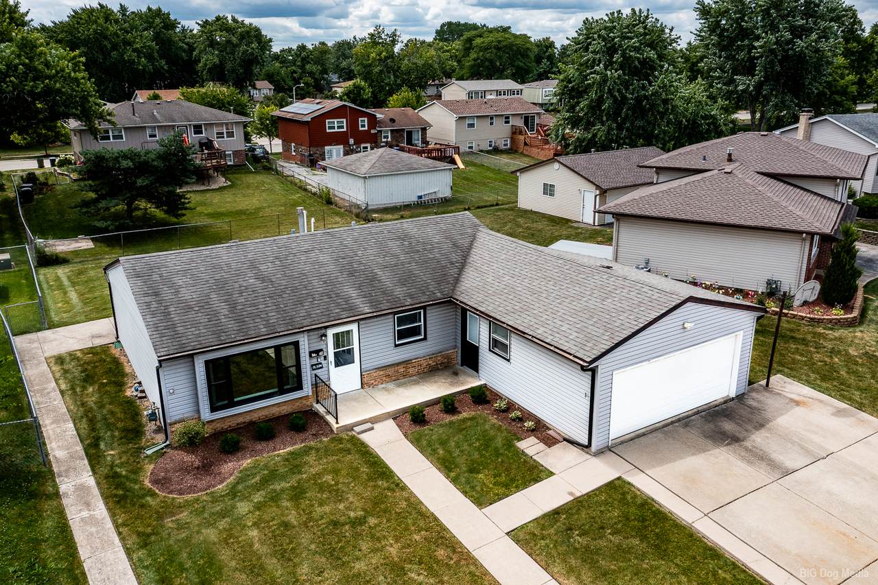 7619 160th Street - Photo 1