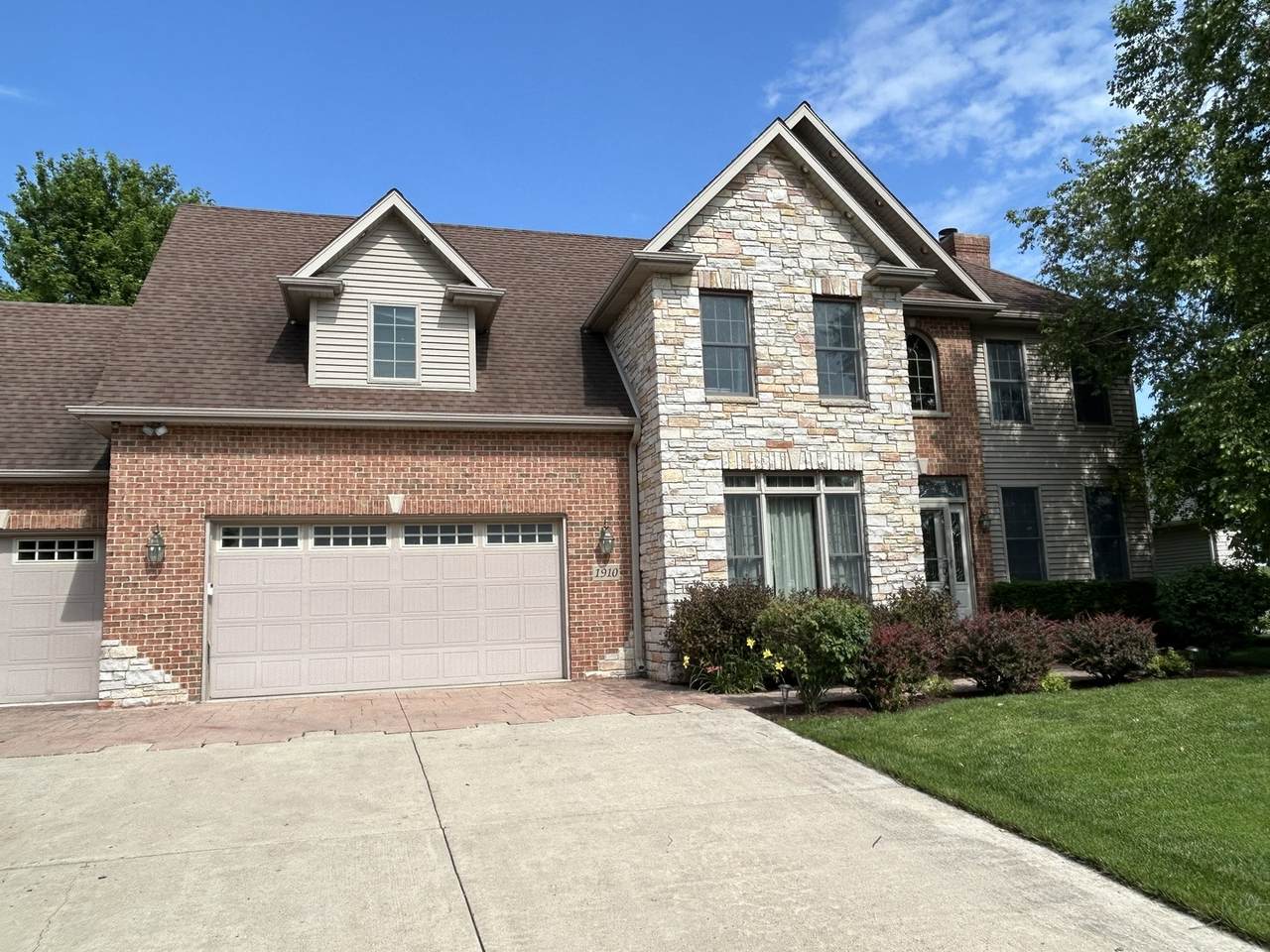 1910 Parkside Drive - Photo 1