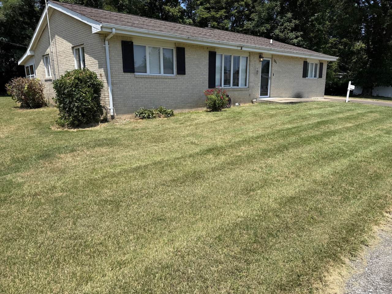 501 Broadway Street - Photo 1