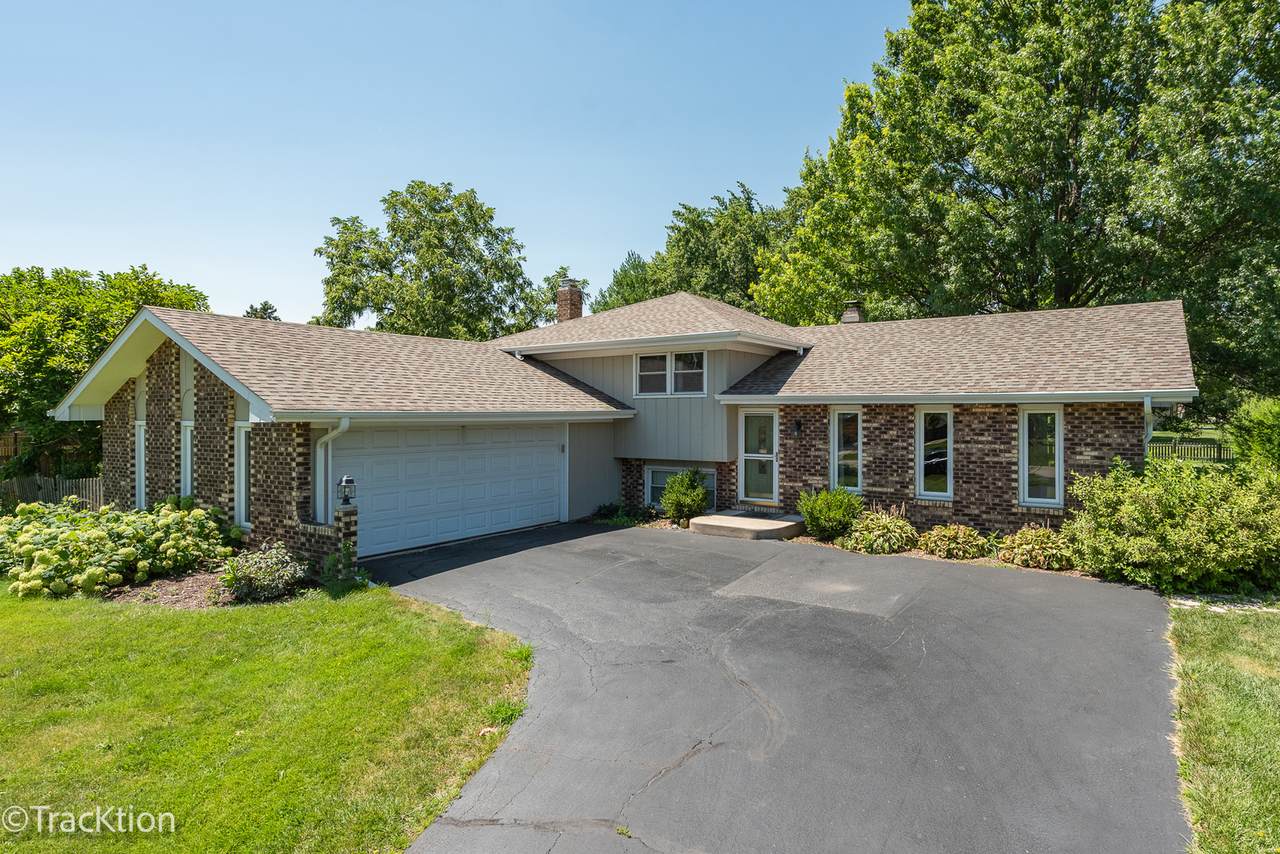 11S560 Whittington Lane - Photo 1