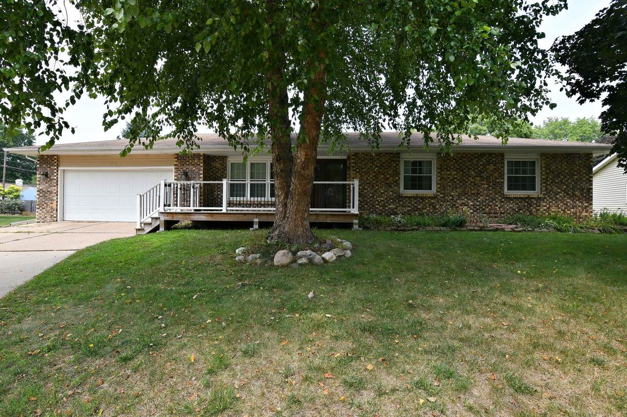 457 Avon Court - Photo 1