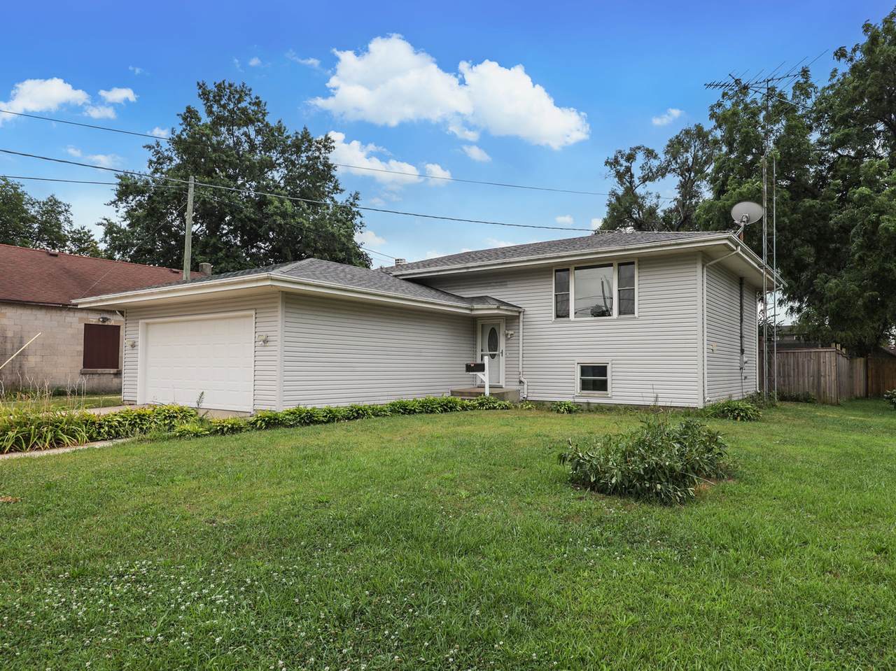 105 Oak Street - Photo 1