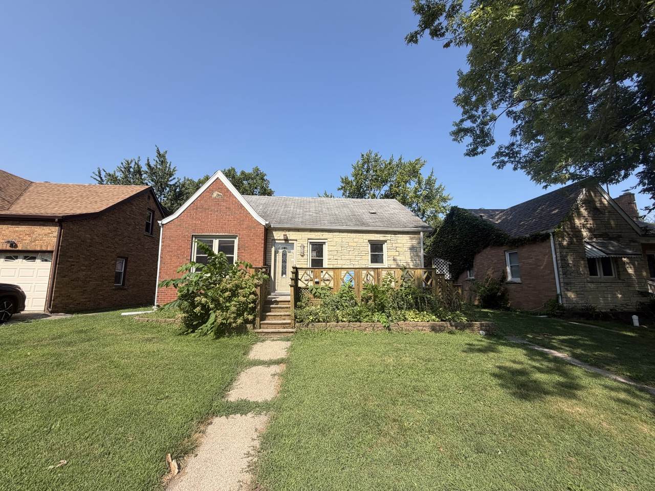 479 Winfield Avenue - Photo 1