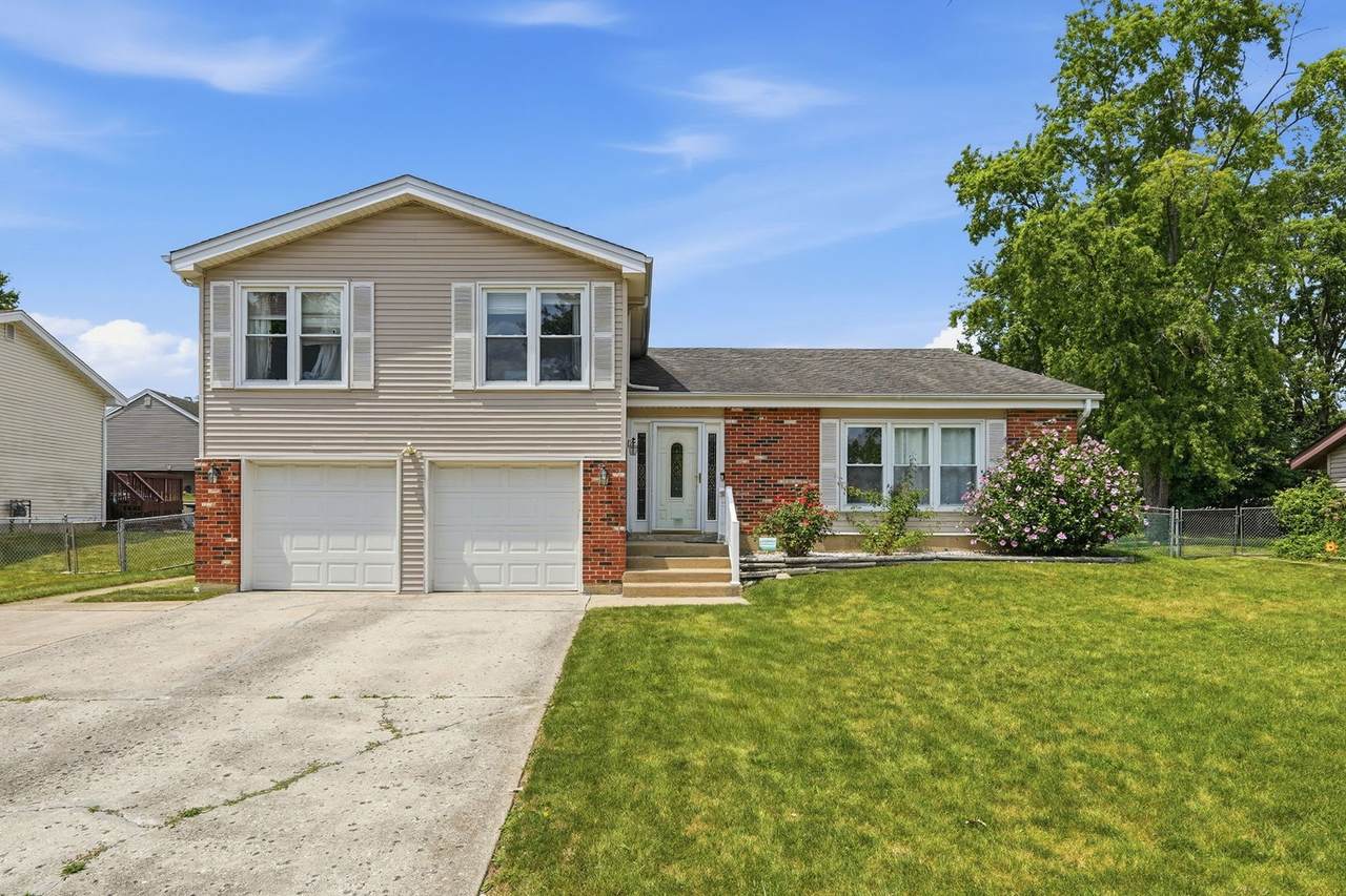 316 Plymouth Lane - Photo 1
