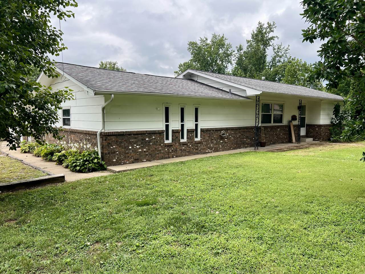 207 13TH Street - Photo 1