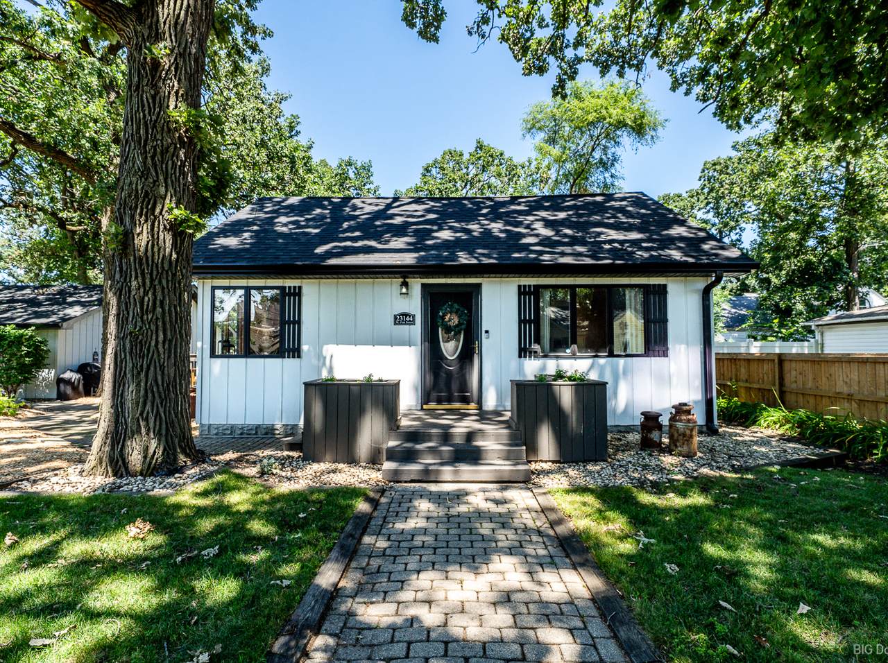 23144 Oak Street - Photo 1