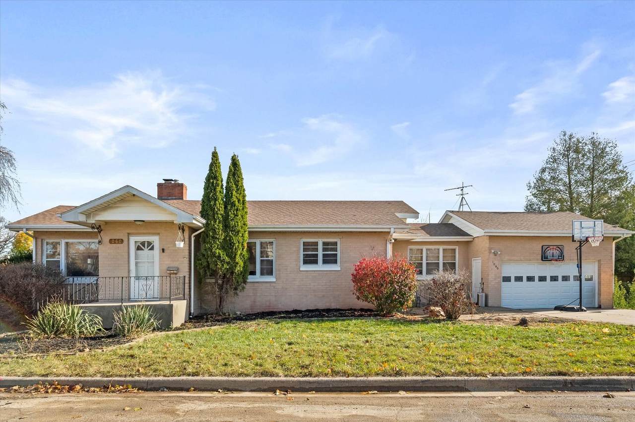 1060 Catherine Street - Photo 1