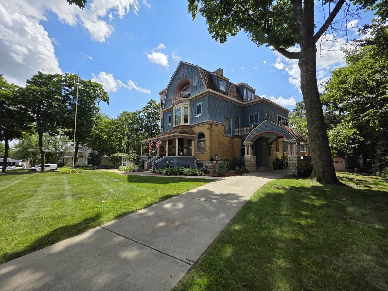 705 Highland Avenue - Photo 1