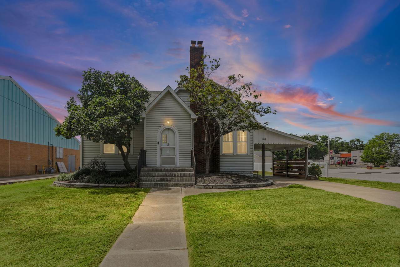 851 11th Street - Photo 1