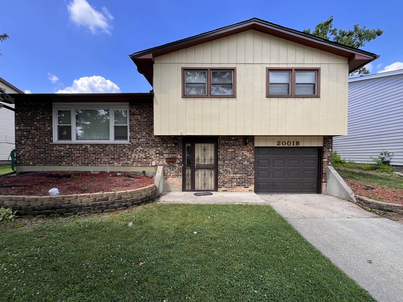 20018 Lakewood Avenue - Photo 1
