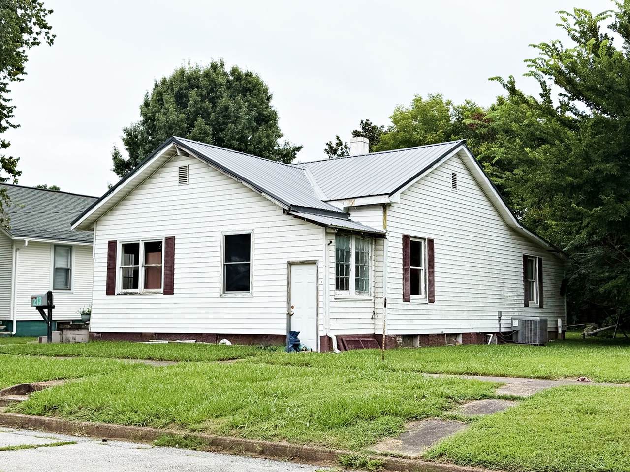 213 9TH ST Street - Photo 1