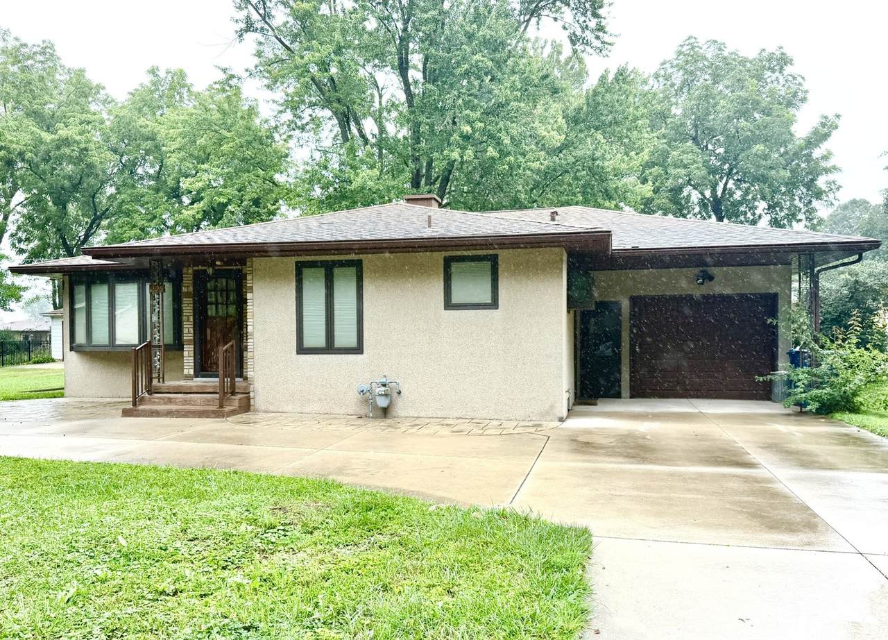 205 Oak Street - Photo 1