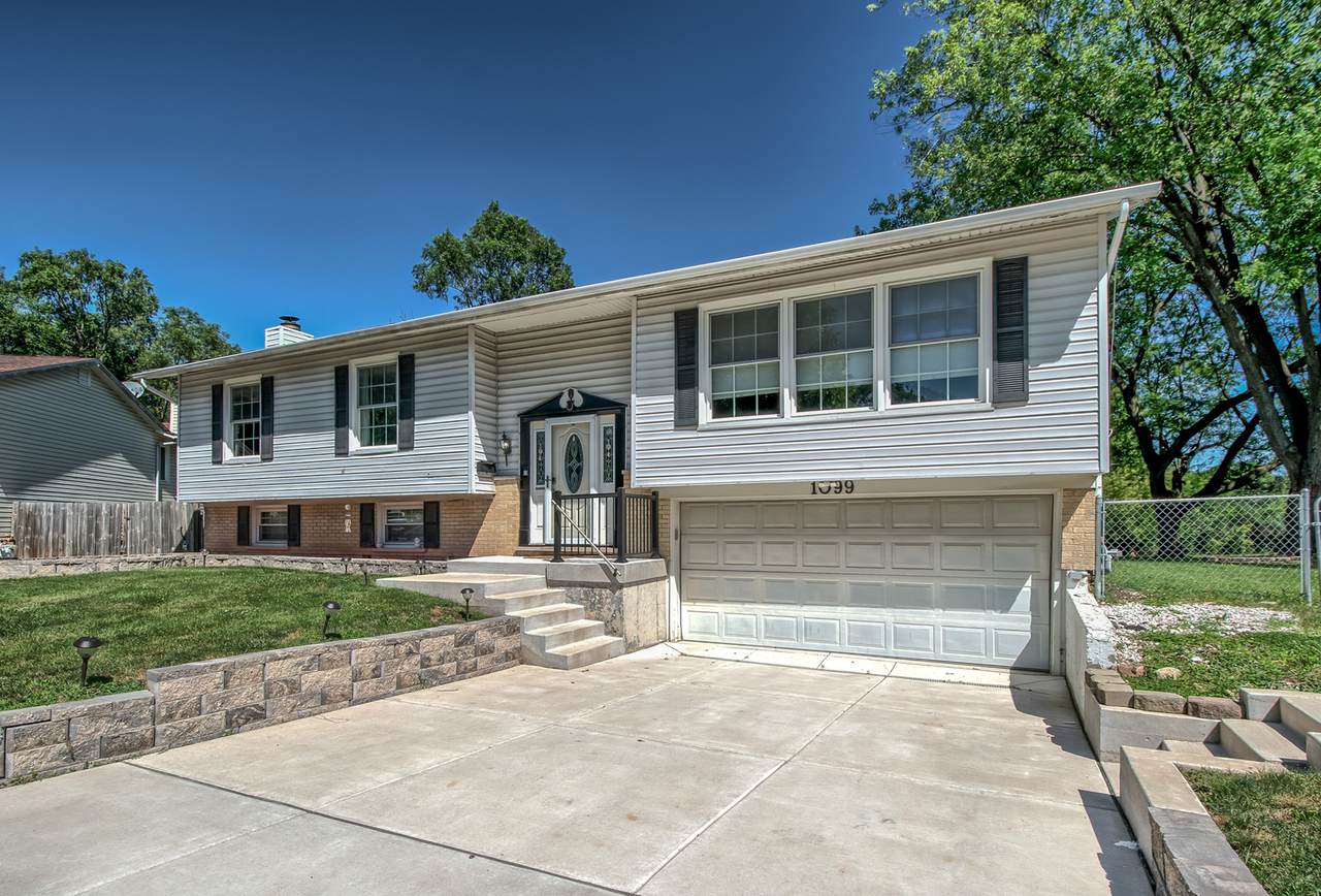 1099 Stratford Lane - Photo 1
