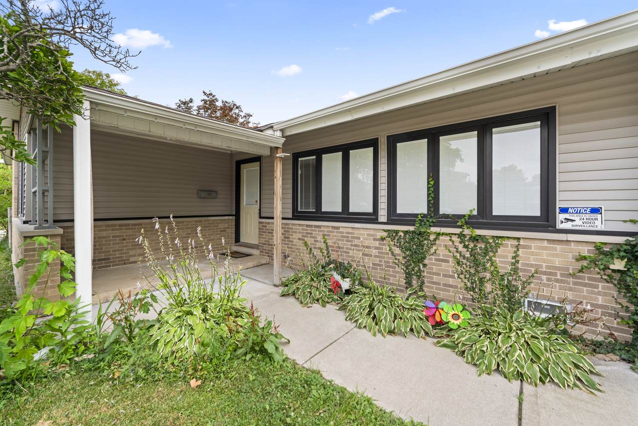 109 Landmeier Road - Photo 1
