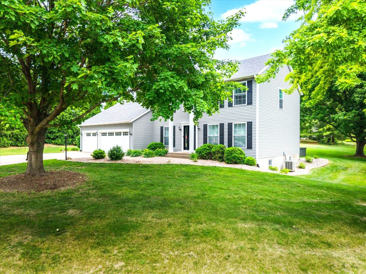 2520 Buckingham Avenue - Photo 1