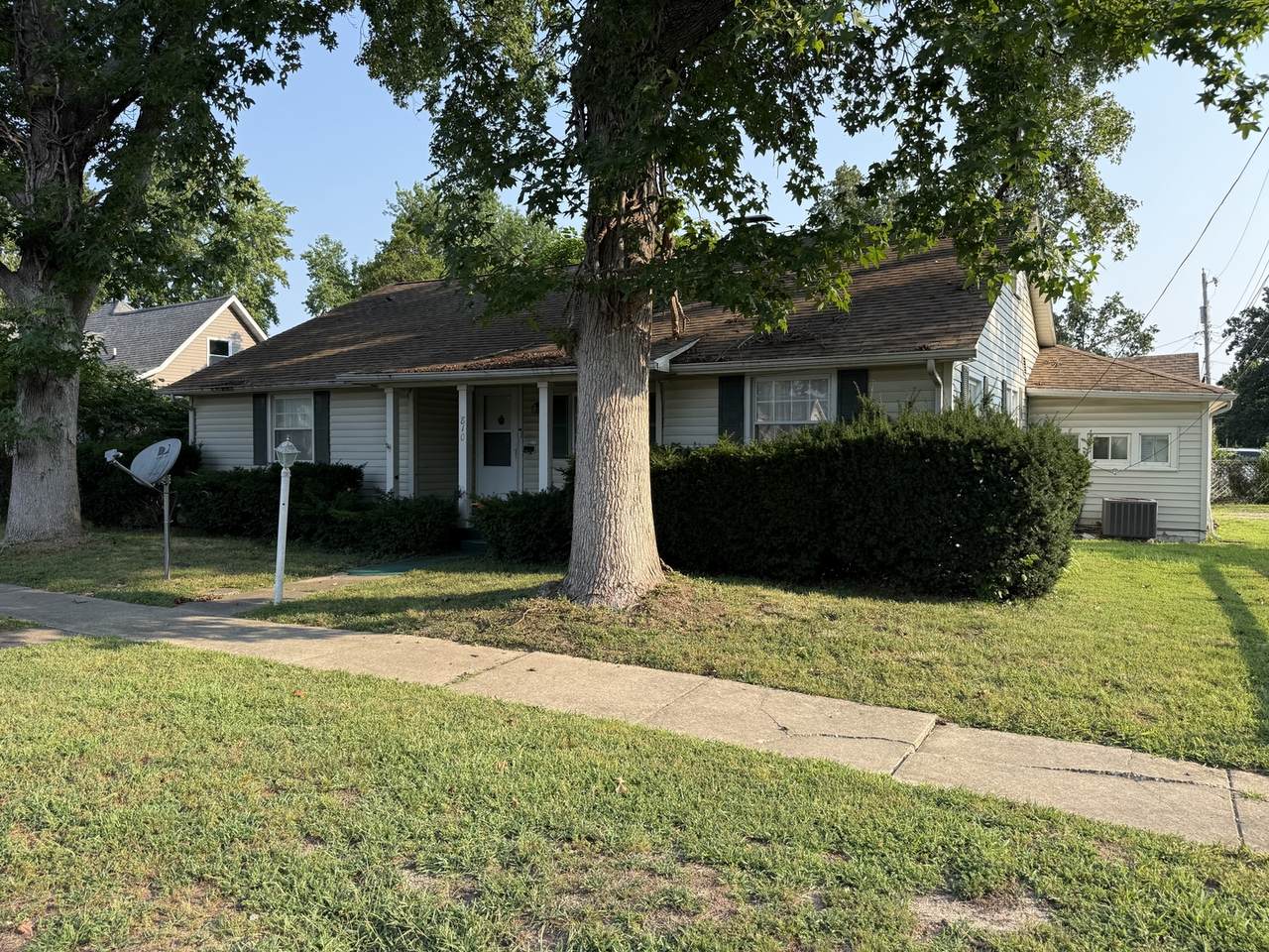 810 7th Street - Photo 1