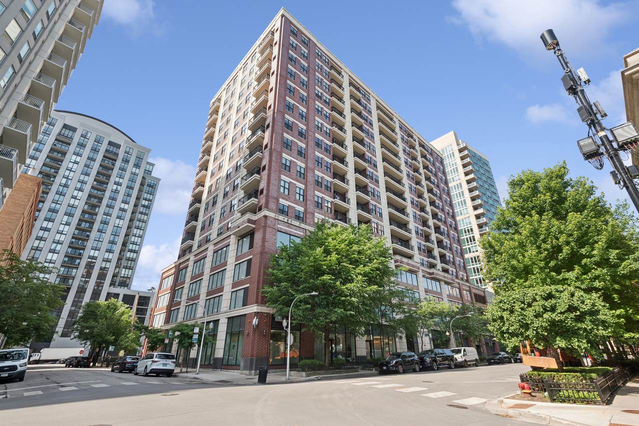 451 Huron Street - Photo 1