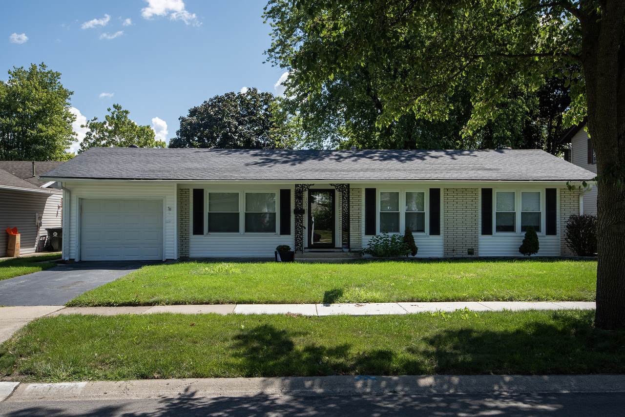 1021 Lonsdale Road - Photo 1