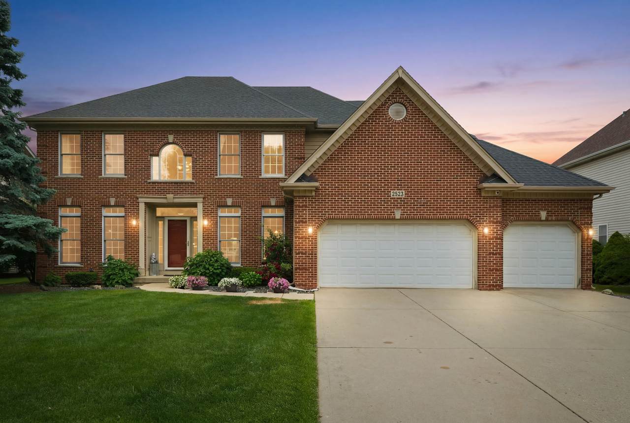 3423 Goldfinch Drive - Photo 1