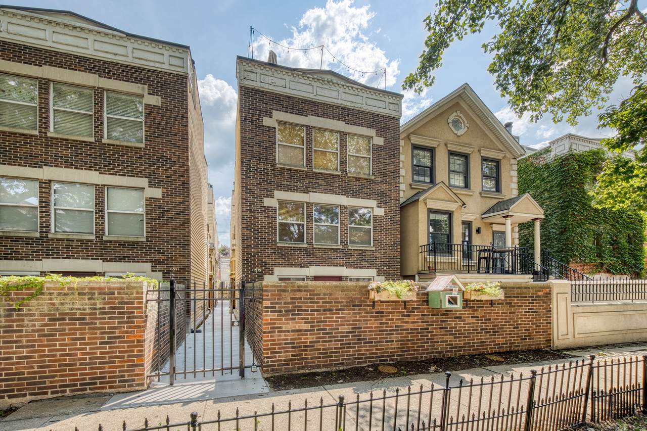 1839 Bissell Street - Photo 1