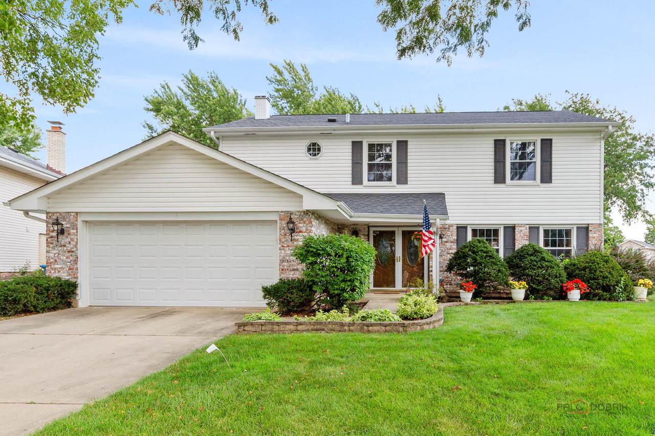 815 Claridge Court - Photo 1