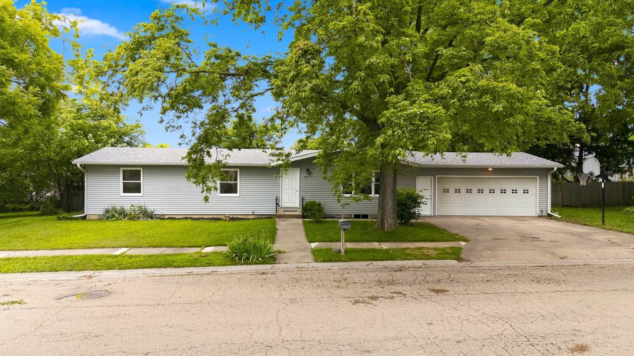 1110 8th Street - Photo 1