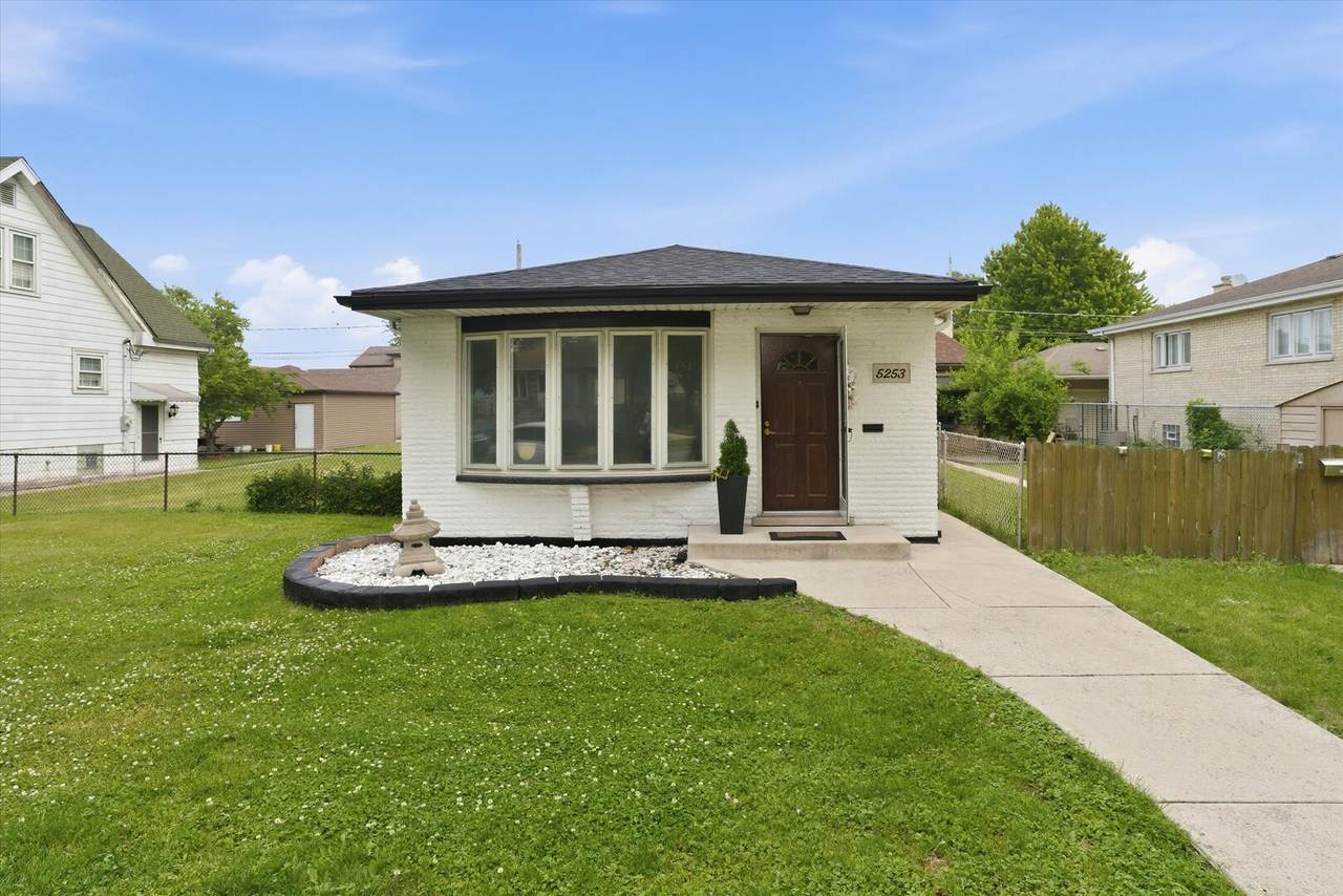5253 Moody Avenue - Photo 1