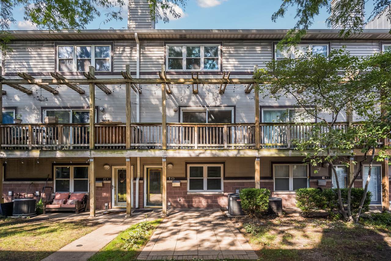 1540 Greenview Avenue - Photo 1