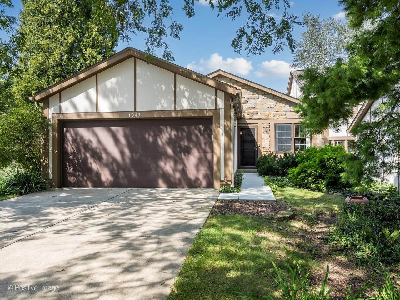 1049 Wheaton Oaks Drive - Photo 1