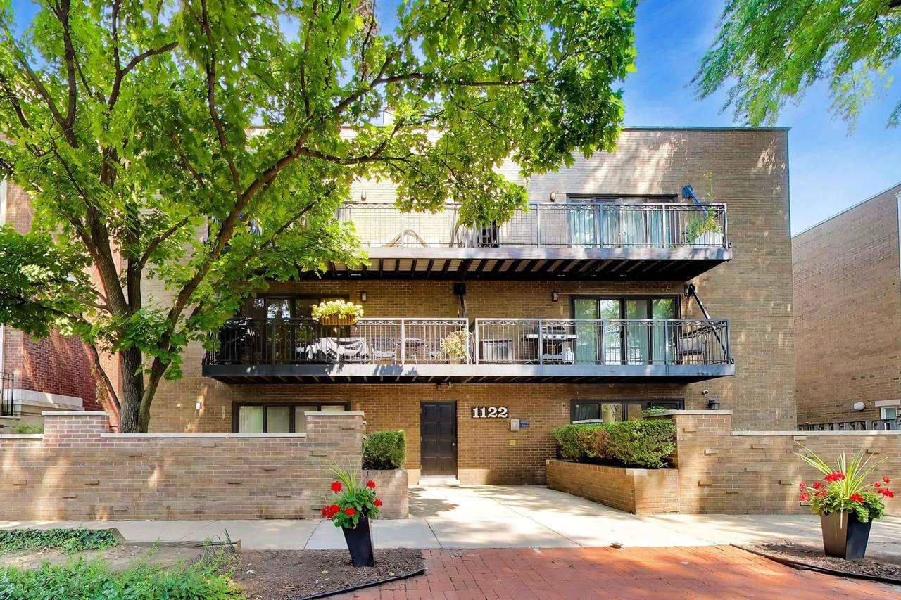 1122 Altgeld Street - Photo 1