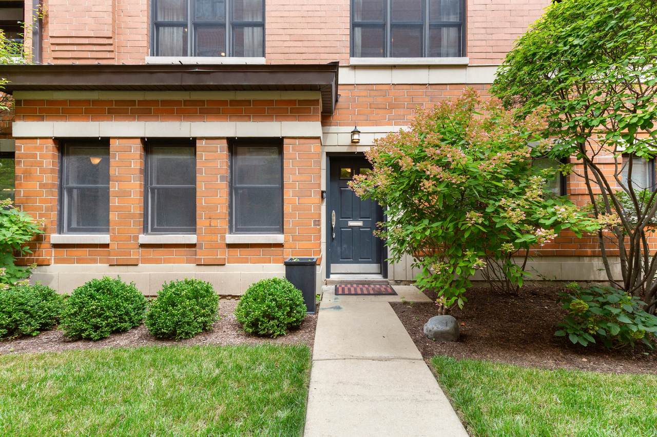 3842 Southport Avenue - Photo 1