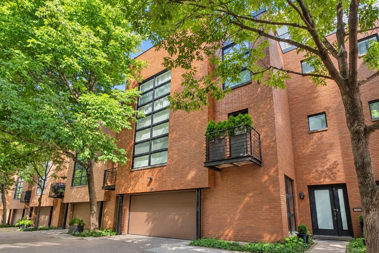 1767 Hoyne Avenue - Photo 1