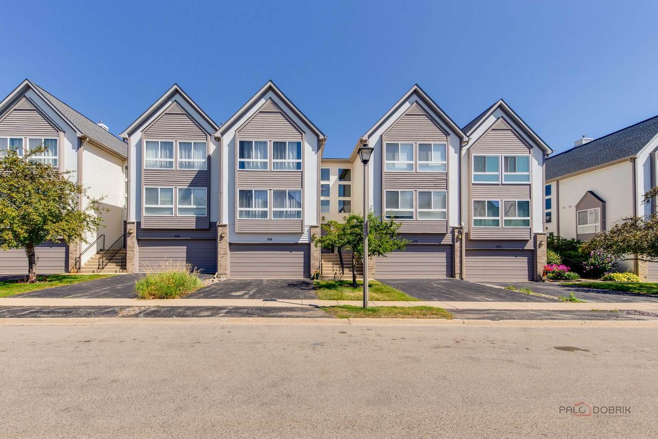 668 Fountainview Drive - Photo 1