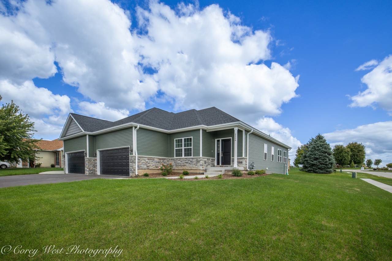 2206 Maggie Lane - Photo 1