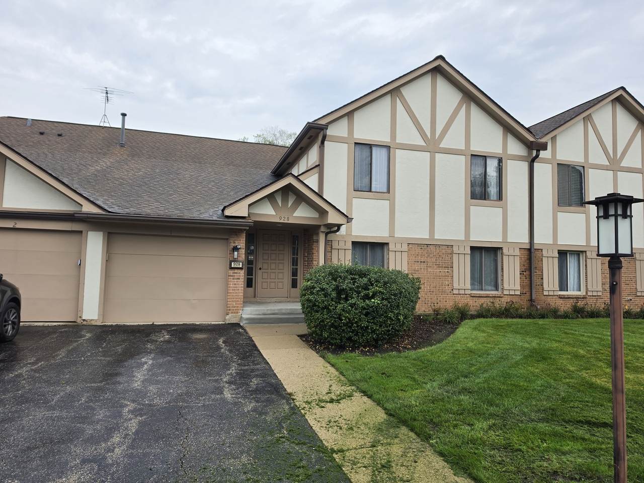 928 Surrey Drive - Photo 1