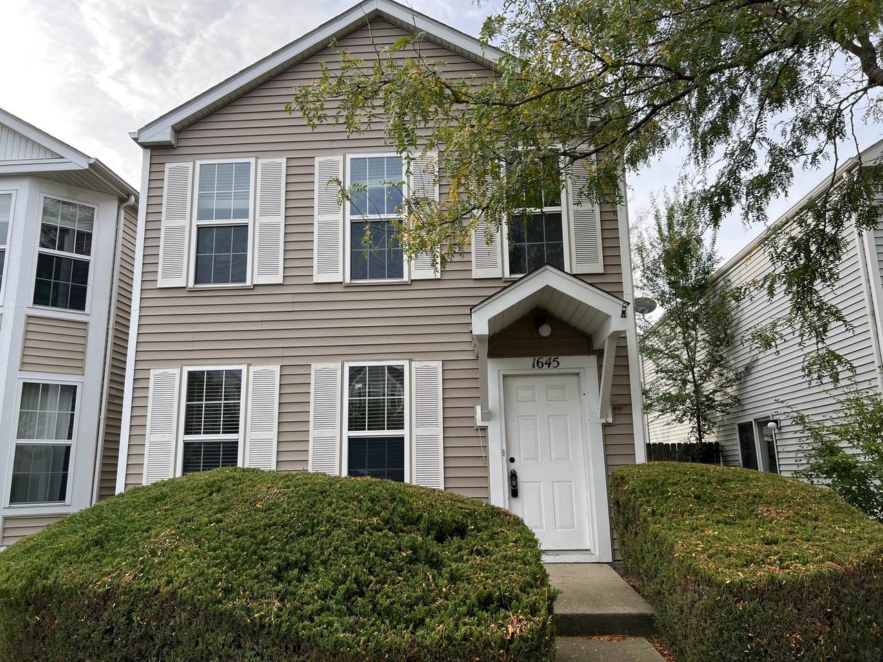1645 Victoria Park Circle - Photo 1