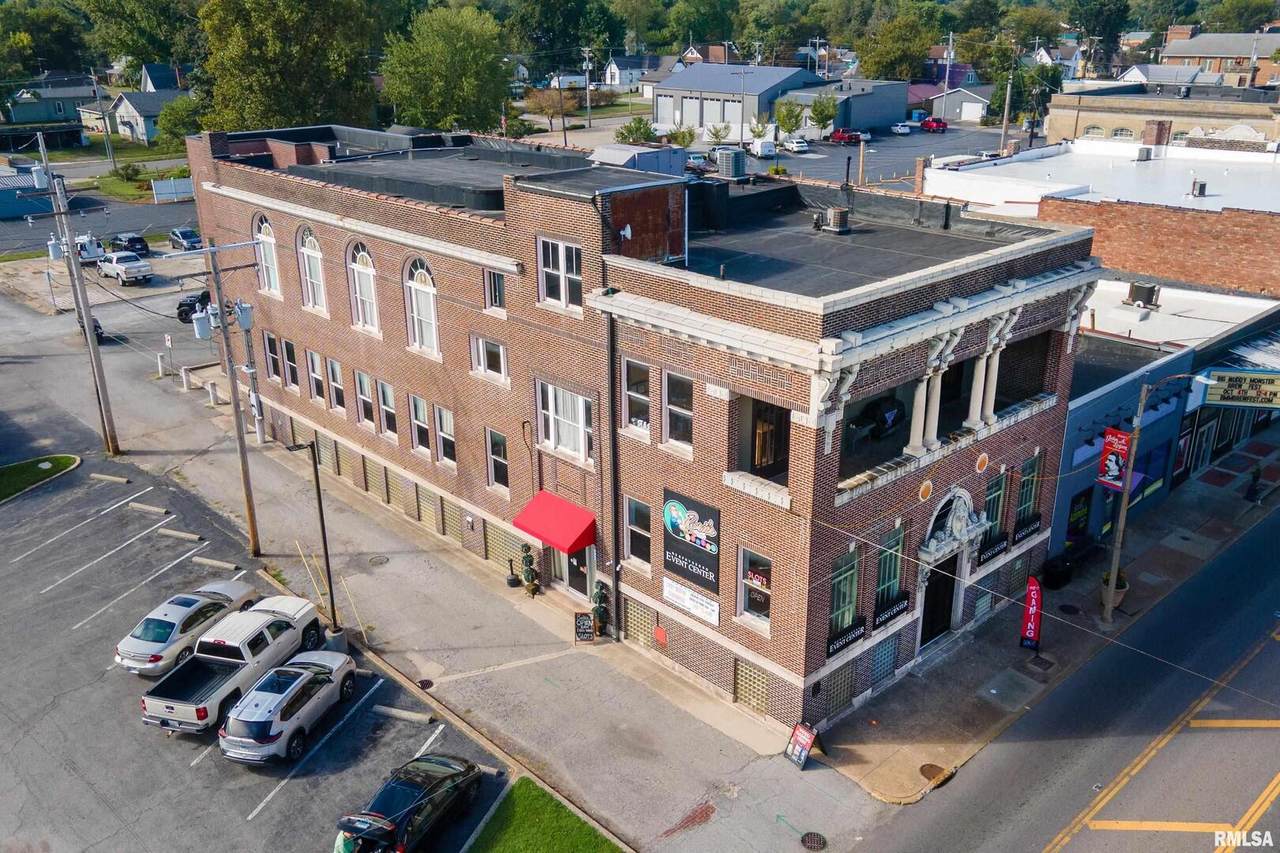 1329 Walnut Street - Photo 1