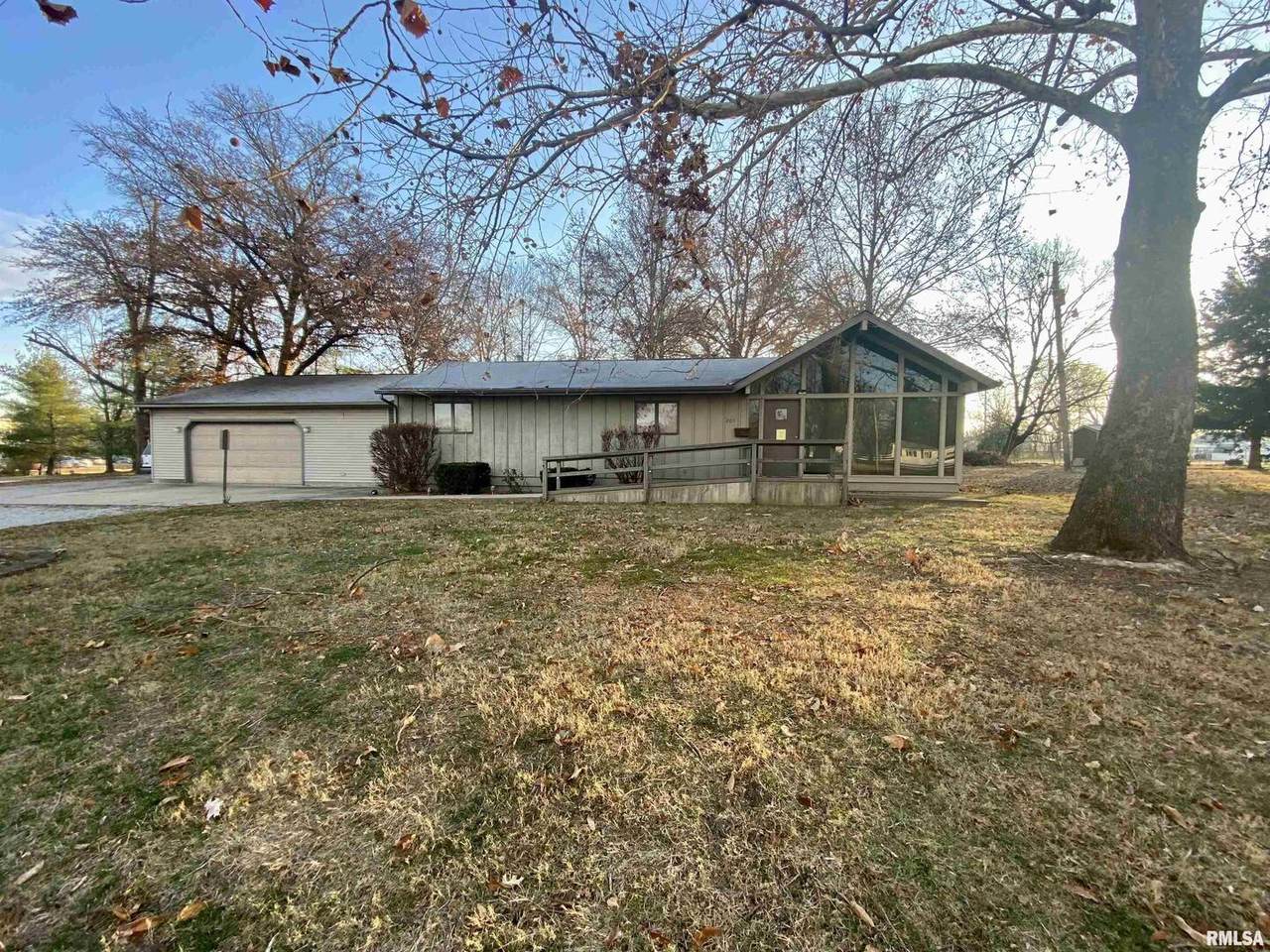 205 Davis Avenue - Photo 1