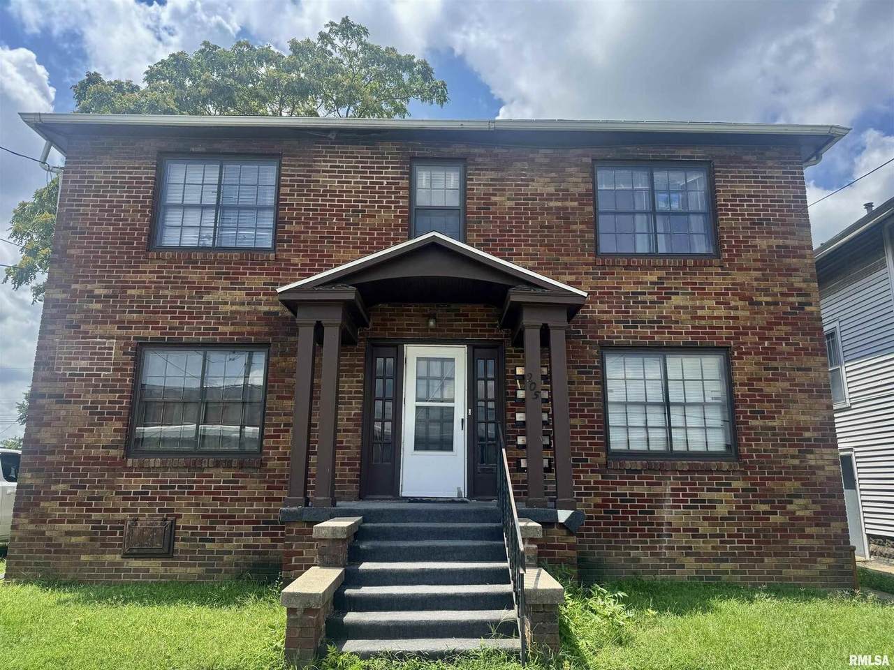 205 6TH Street - Photo 1