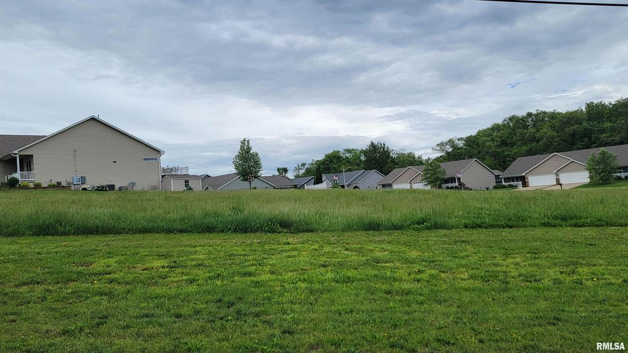 600 19TH Avenue - Photo 1