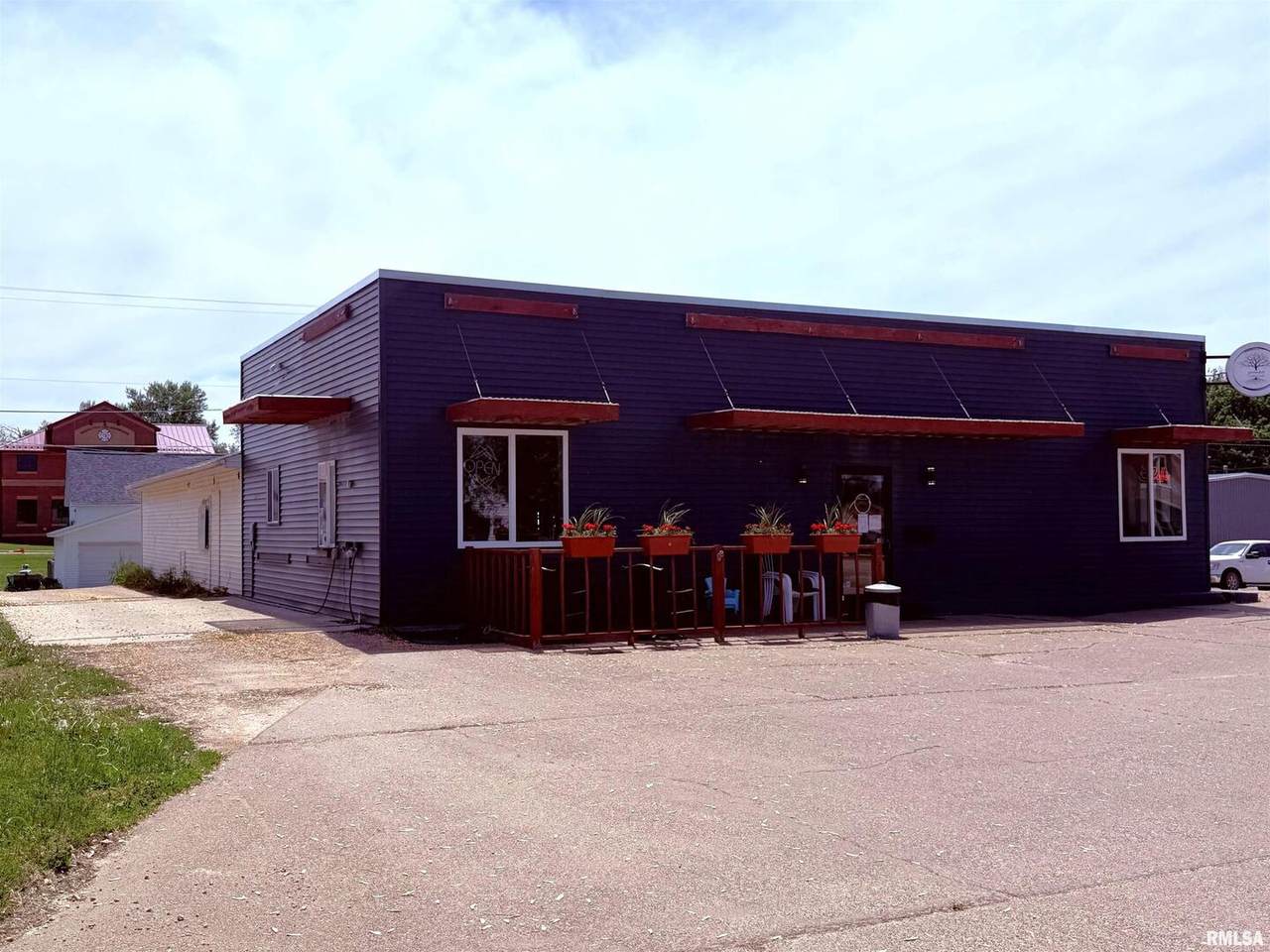 719 11TH Street - Photo 1