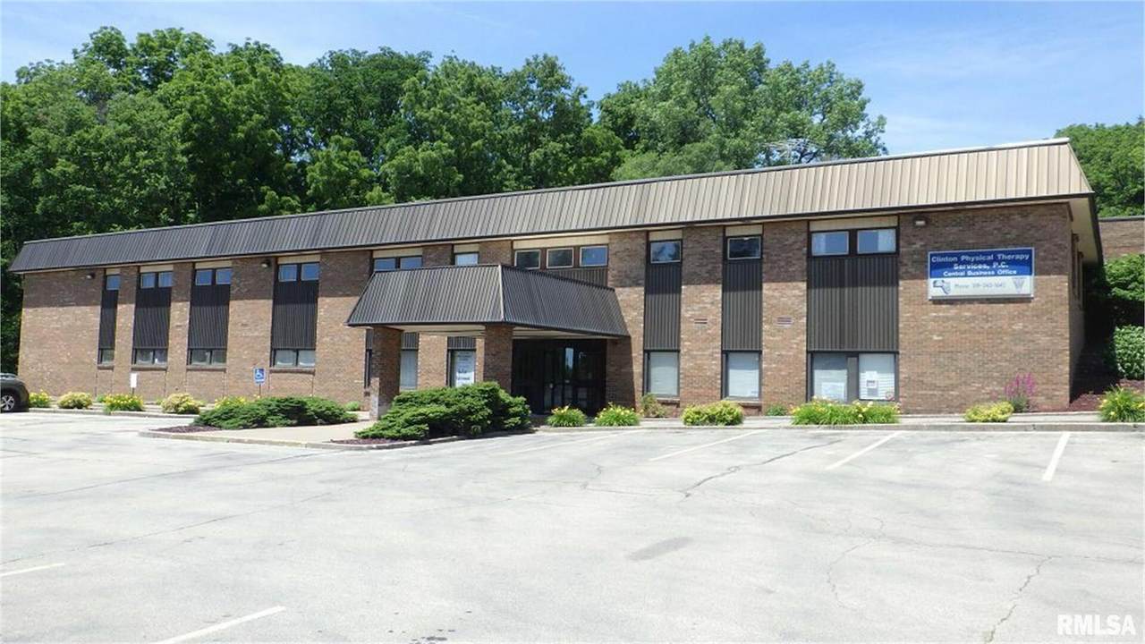 240 Bluff Boulevard - Photo 1